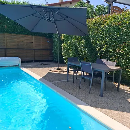 Independent F2 Pool Sauna Garden *